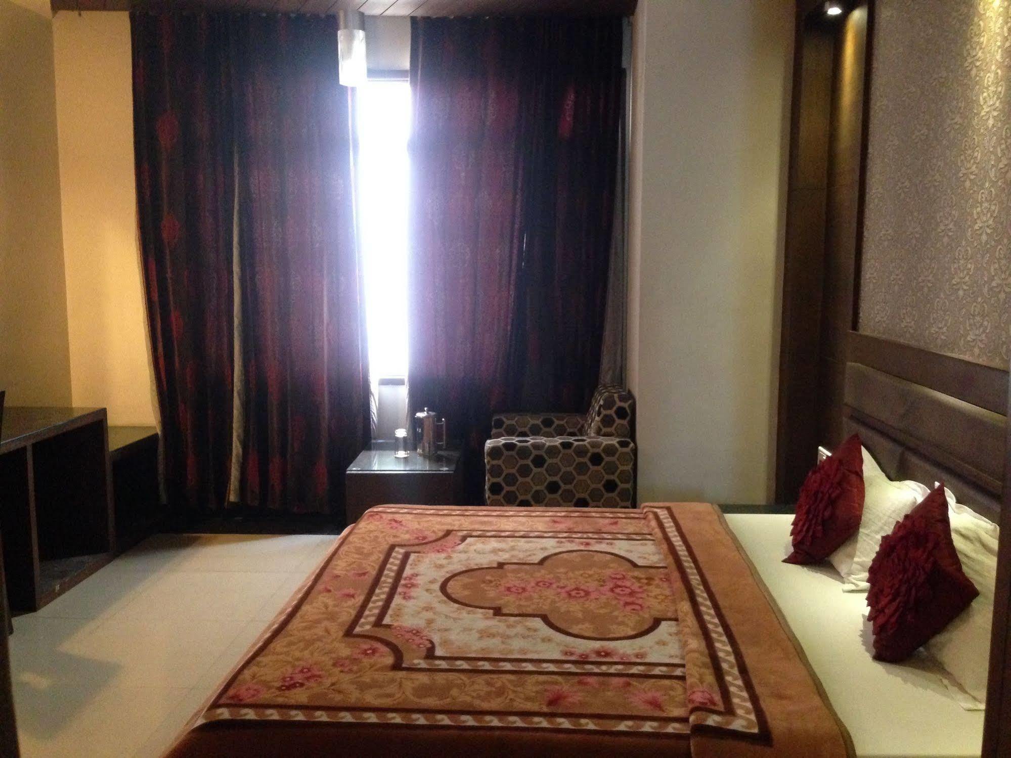 Namaskar Residency Hotell Amritsar Exteriör bild