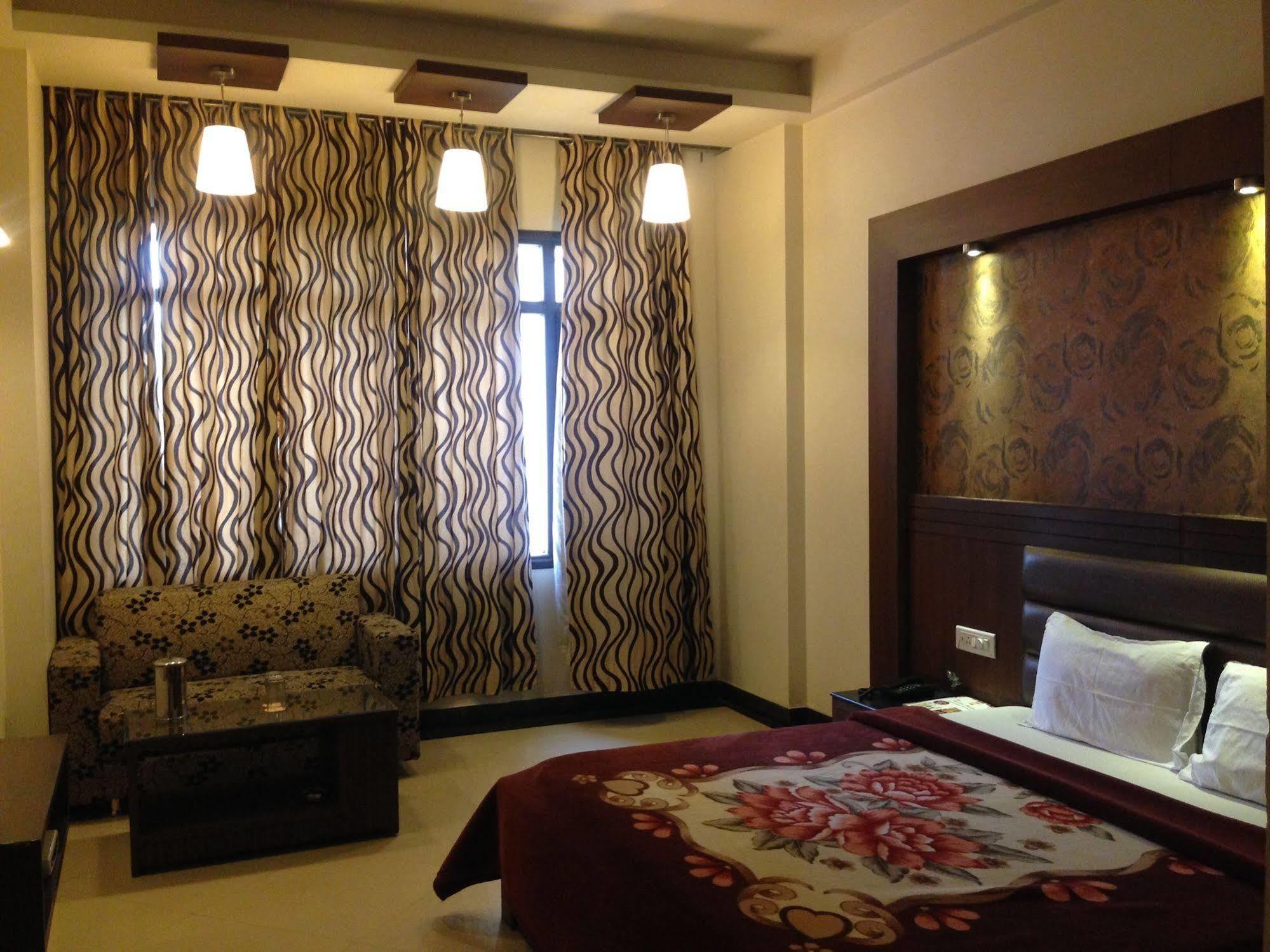 Namaskar Residency Hotell Amritsar Exteriör bild